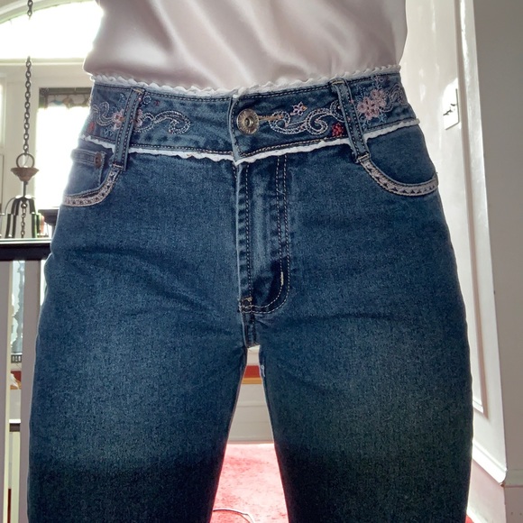 Embroidered Floral Jeans - Picture 11 of 11